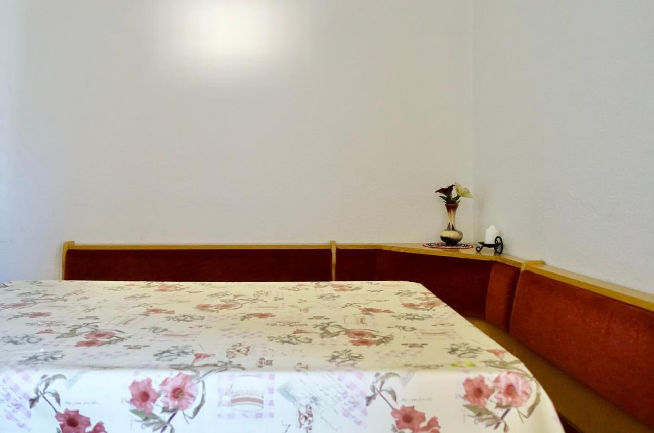 Ciasa Preroman App. Vista Castello Apartment San Martino in Badia Bagian luar foto